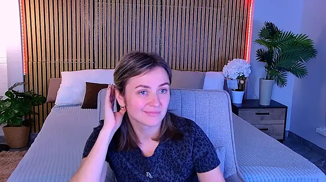 EmeraldGlow's Live XXX Chat