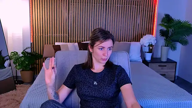 EmeraldGlow's Live XXX Chat
