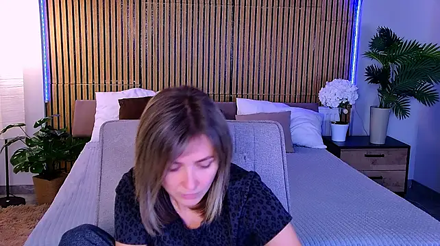 EmeraldGlow's Live XXX Chat