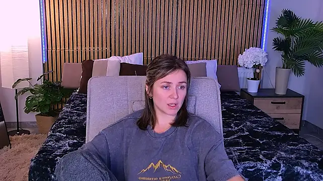EmeraldGlow live XXX chat