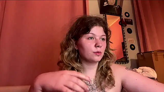 TeenLily: онлайн-чат