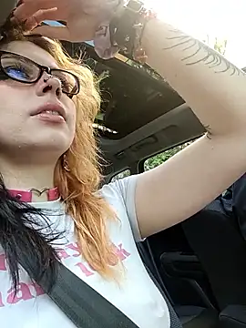 whatevaandissues 在線直播表演