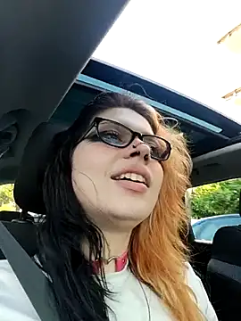 whatevaandissues 网络视讯表演