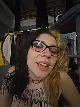 whatevaandissues Webcam Show