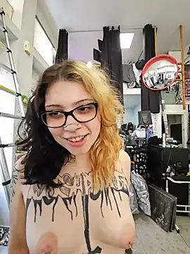 whatevaandissues Adlı Modelin Web Kamerası Şovu