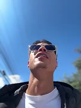 Вебкам-шоу TavoHot_