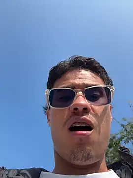 Вебкам-шоу TavoHot_