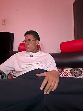 Show modela TavoHot_ na web-kameri