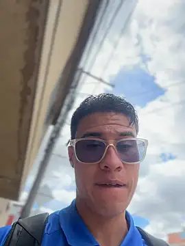 הופעת וובקאם של TavoHot_