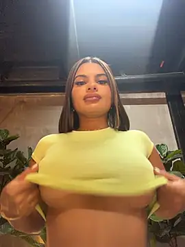 Irina_Velvett Pertunjukan Webcam