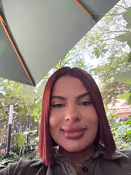 Irina_Velvett: διαδικτυακό σόου στην κάμερα