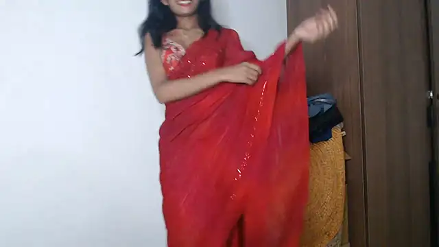 Virgin_Aisha Show in webcam