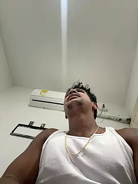 bigdick211292 网络视讯表演