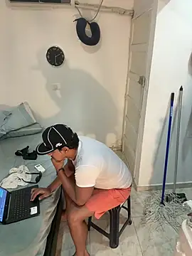 bigdick211292 Show in webcam