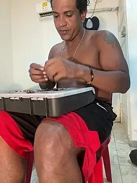 bigdick211292 Show in webcam