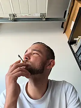 Benjamiinlt Show in webcam