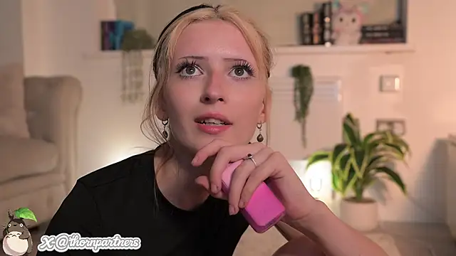 xPoppyThornx's Live XXX Chat