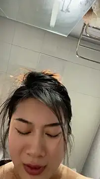 mo-mo-69's Webcam Show