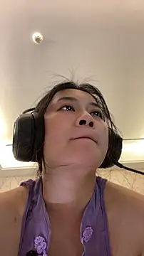 mo-mo-69 – Live XXX-chat