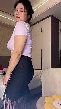 mo-mo-69's Live XXX Chat