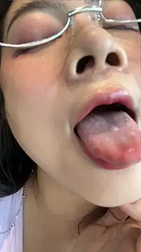 Chat XXX en directo de mo-mo-69