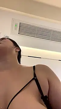 mo-mo-69 – Live XXX-chat