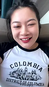 mo-mo-69's Live XXX Chat