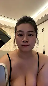 mo-mo-69 Show Webcam