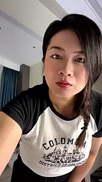 mo-mo-69's Live XXX Chat