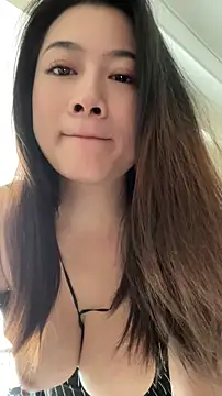 mo-mo-69's Live XXX Chat