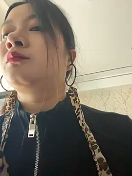 mo-mo-69 – Live XXX-chat