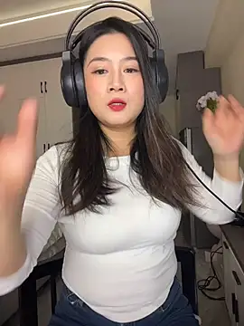 mo-mo-69 Chat XXX in diretta