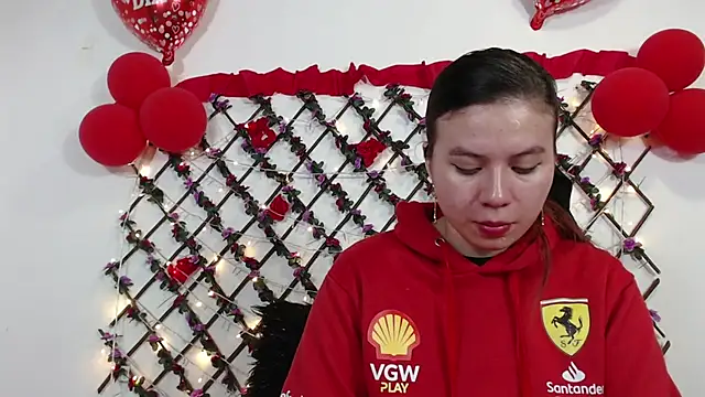 Samantha_Wallker Show in webcam