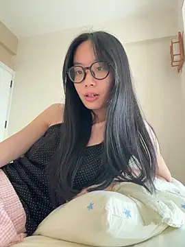 Chat XXX en directo de PetiteTight