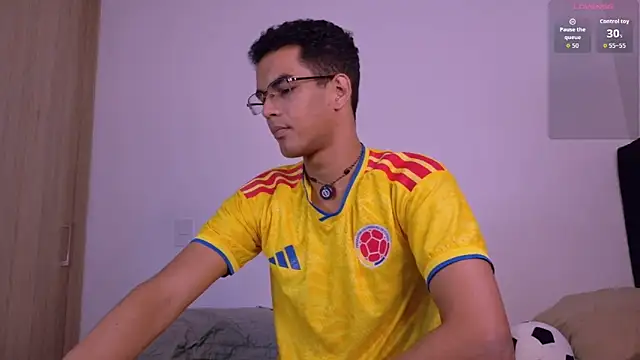 Pikashu7u7 Show in webcam