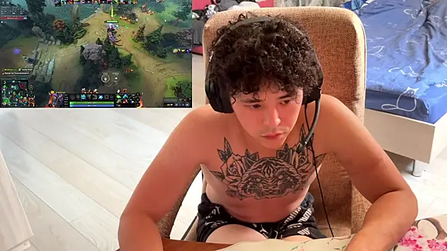thisguyhasnochill Adlı Modelin Web Kamerası Şovu