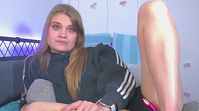 YoungSophie's Webcam Show