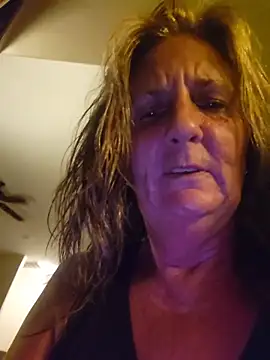 SultrySummer68's Webcam Show