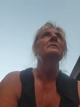SultrySummer68 Webcam Show