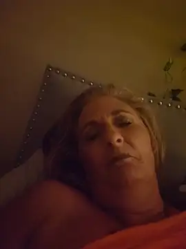 SultrySummer68 webkamerás műsora