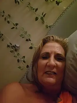 SultrySummer68's Live XXX Chat