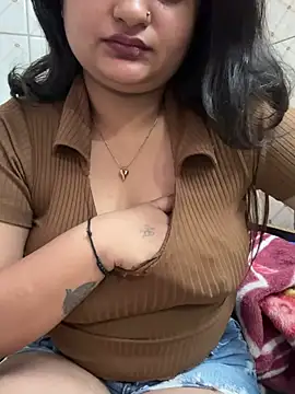 Show modela Curvy_Anaya na web-kameri
