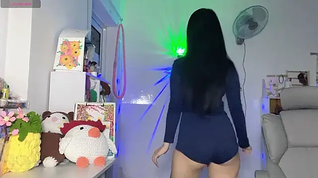 Tieu-May Live XXX-chat
