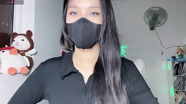 Tieu-May Adlı Modelin Canlı XXX Sohbeti