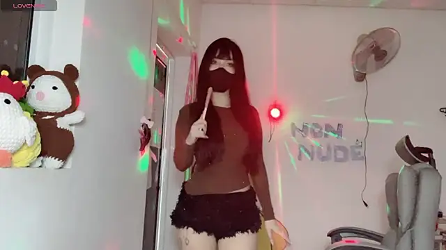 XXX chat uživo modela Tieu-May