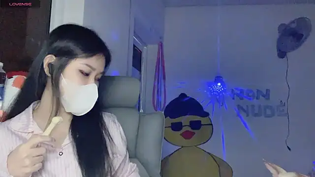 Tieu-May live XXX chat