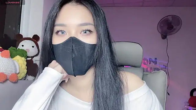 Tieu-Mayn Live XXX chat