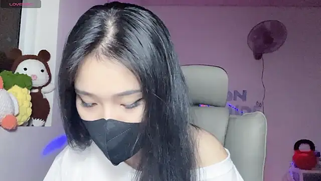 Tieu-May Show in webcam