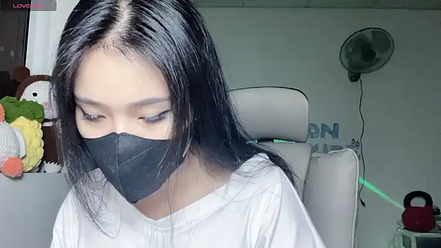 Tieu-Mayn Live XXX chat