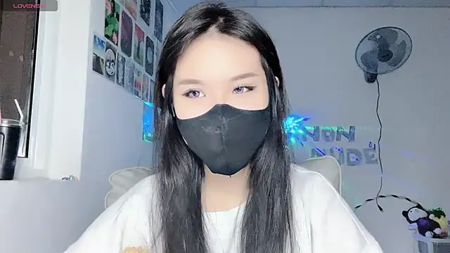 Tieu-May live XXX chat